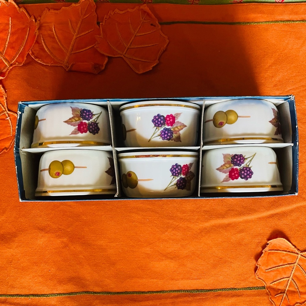 Royal Worcester set of 6 Evasham Gold Ramekins